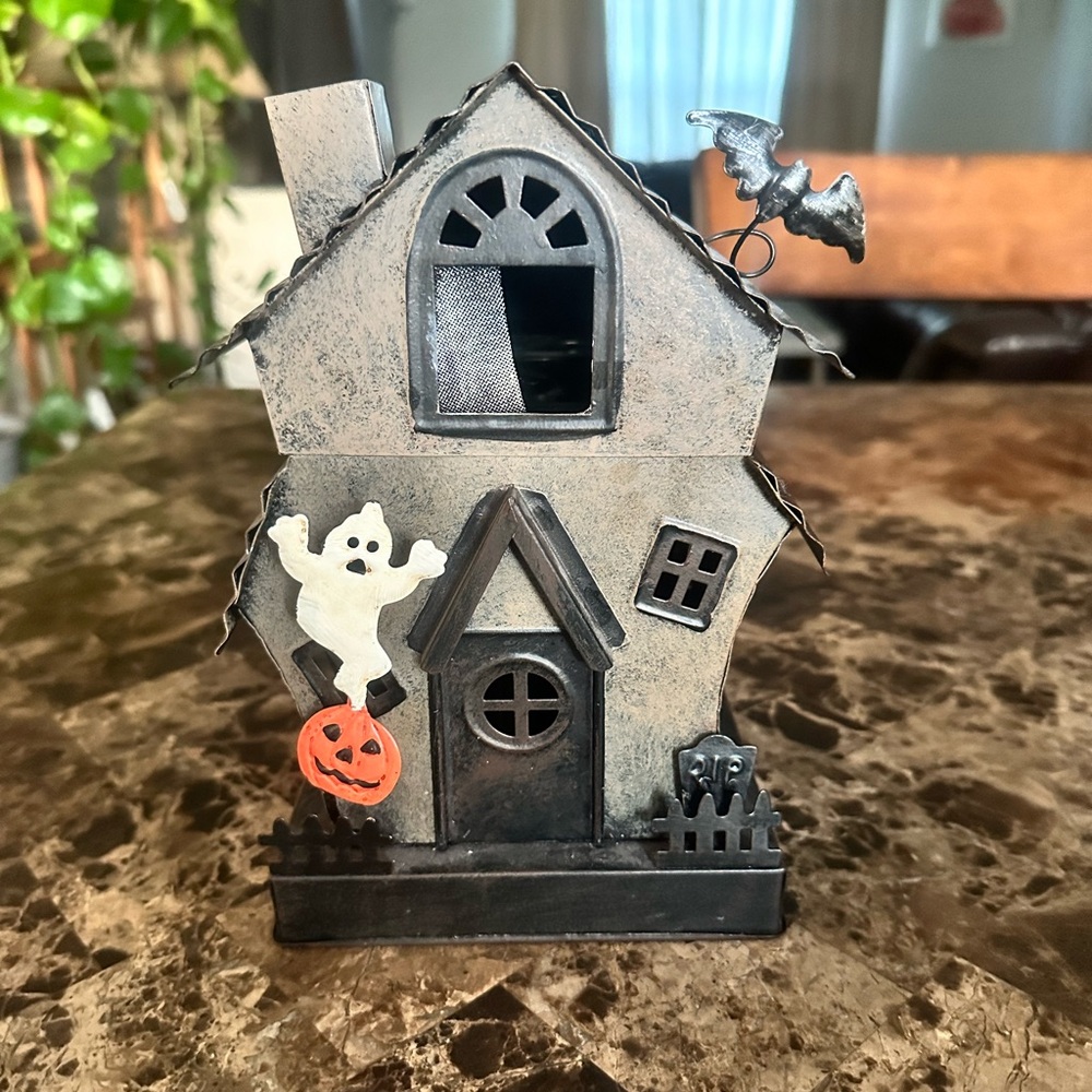 SUPER CUTE AUTHENTIC SCENTSY HAUNTING GOOD TIME WARMER